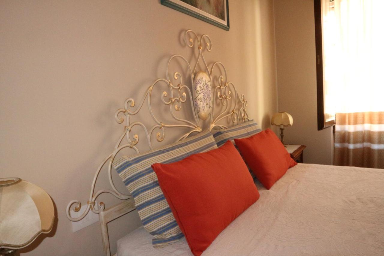B&B Casa Elena Room And Apartments With Parking Gargnano Esterno foto